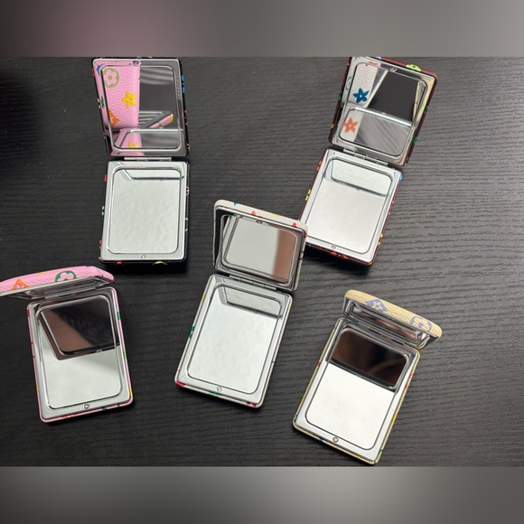 Colorful Patterned Compact Mirrors - Picture 6 of 6